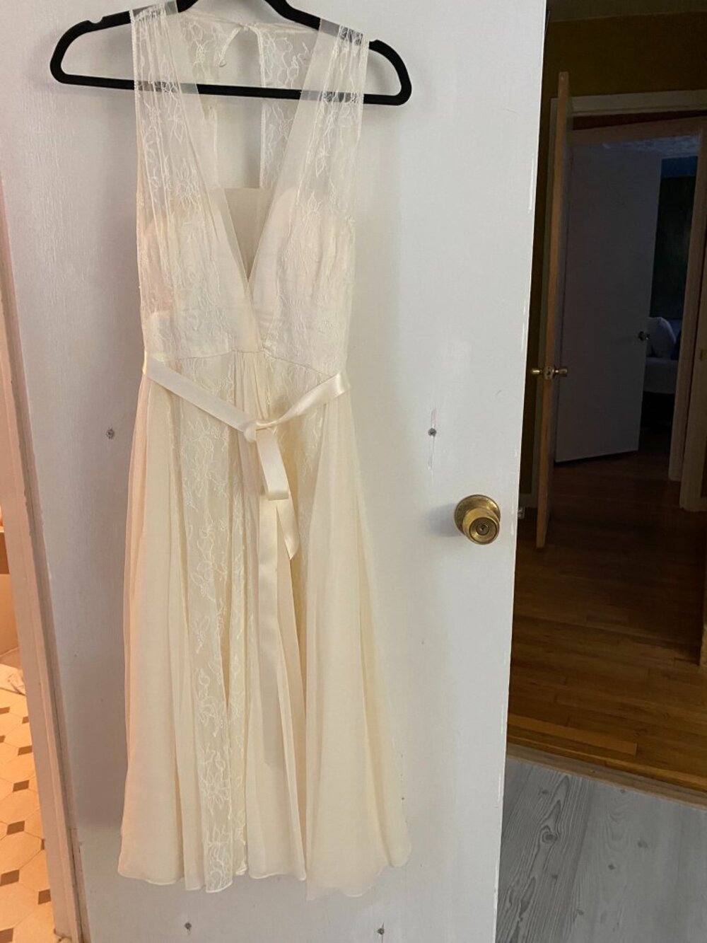 Rickie Freeman for Teri Jon Cream Lace V-Neck Event Romantic Dress - Size 8